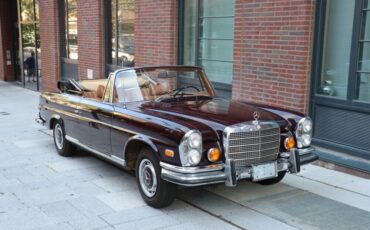 Mercedes-Benz-200-Series-1971-Convertible-1
