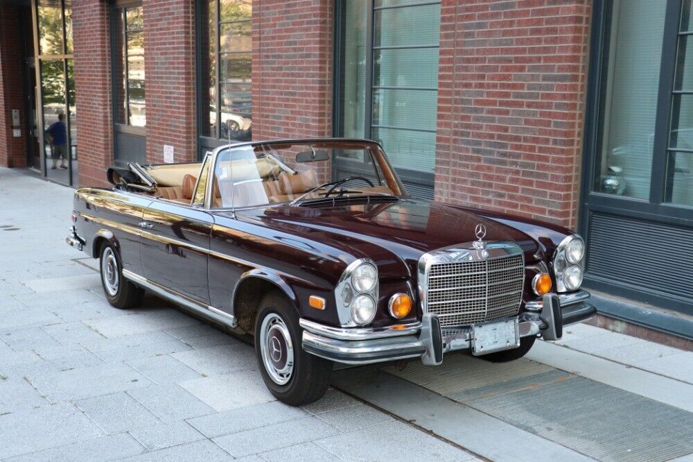Mercedes-Benz-200-Series-1971-Convertible-1