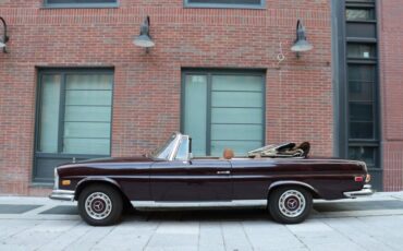 Mercedes-Benz-200-Series-1971-Convertible-2