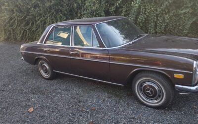 Mercedes-Benz 200-Series 1972 Sedan