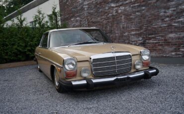 Mercedes-Benz-200-Series-1975-Coupe-13