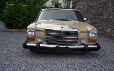 Mercedes-Benz-200-Series-1975-Coupe-14