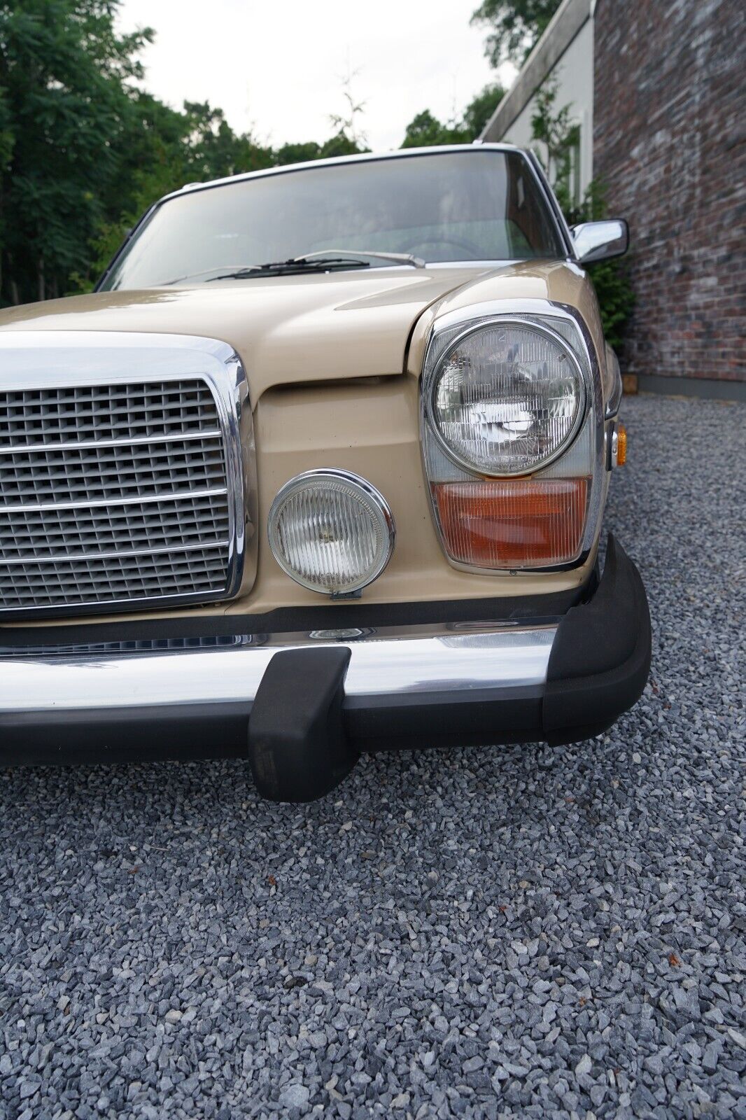 Mercedes-Benz-200-Series-1975-Coupe-18