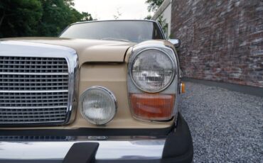 Mercedes-Benz-200-Series-1975-Coupe-20