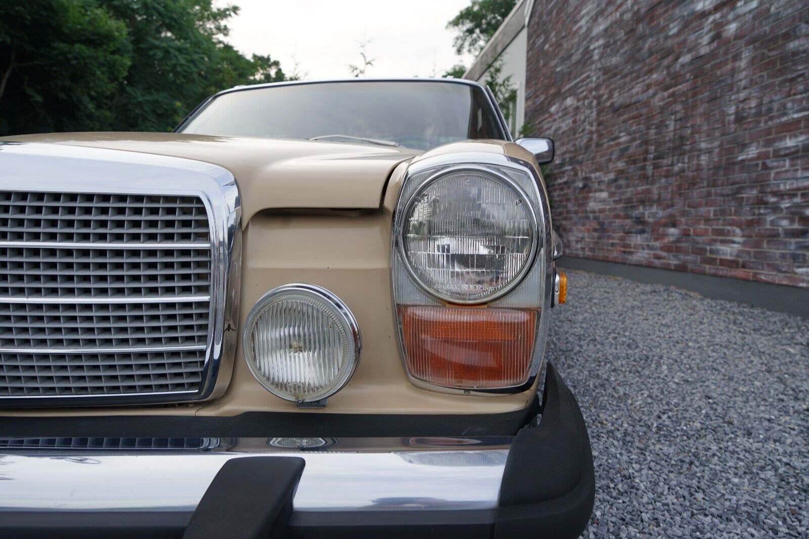 Mercedes-Benz-200-Series-1975-Coupe-20