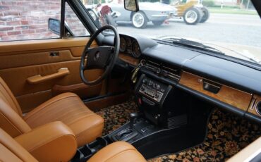 Mercedes-Benz-200-Series-1975-Coupe-28