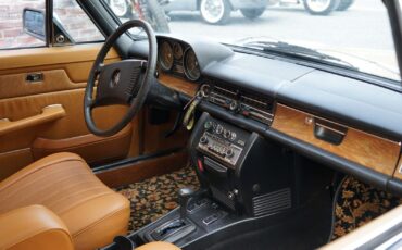 Mercedes-Benz-200-Series-1975-Coupe-29