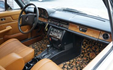 Mercedes-Benz-200-Series-1975-Coupe-30