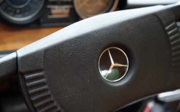 Mercedes-Benz-200-Series-1975-Coupe-36