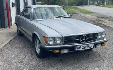 Mercedes-Benz-200-Series-1978-Coupe-1