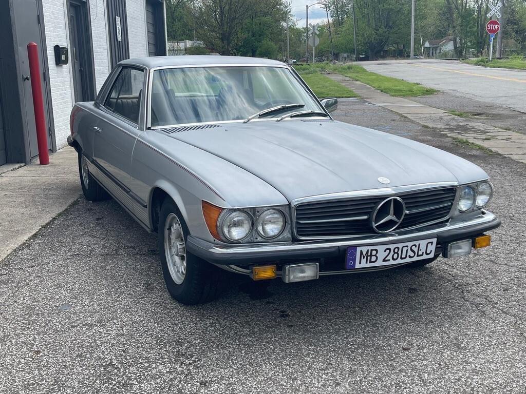 Mercedes-Benz-200-Series-1978-Coupe-1