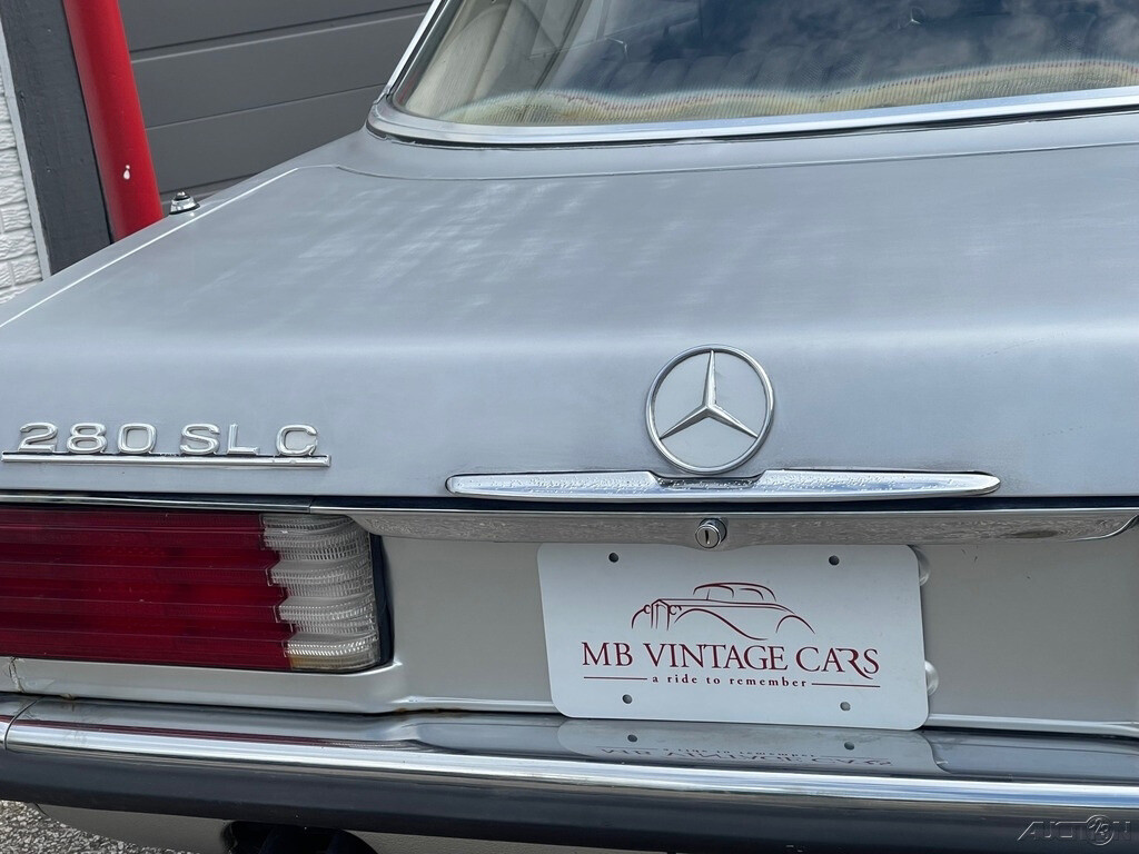 Mercedes-Benz-200-Series-1978-Coupe-12