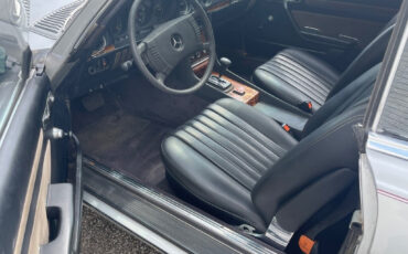 Mercedes-Benz-200-Series-1978-Coupe-15