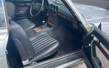 Mercedes-Benz-200-Series-1978-Coupe-17