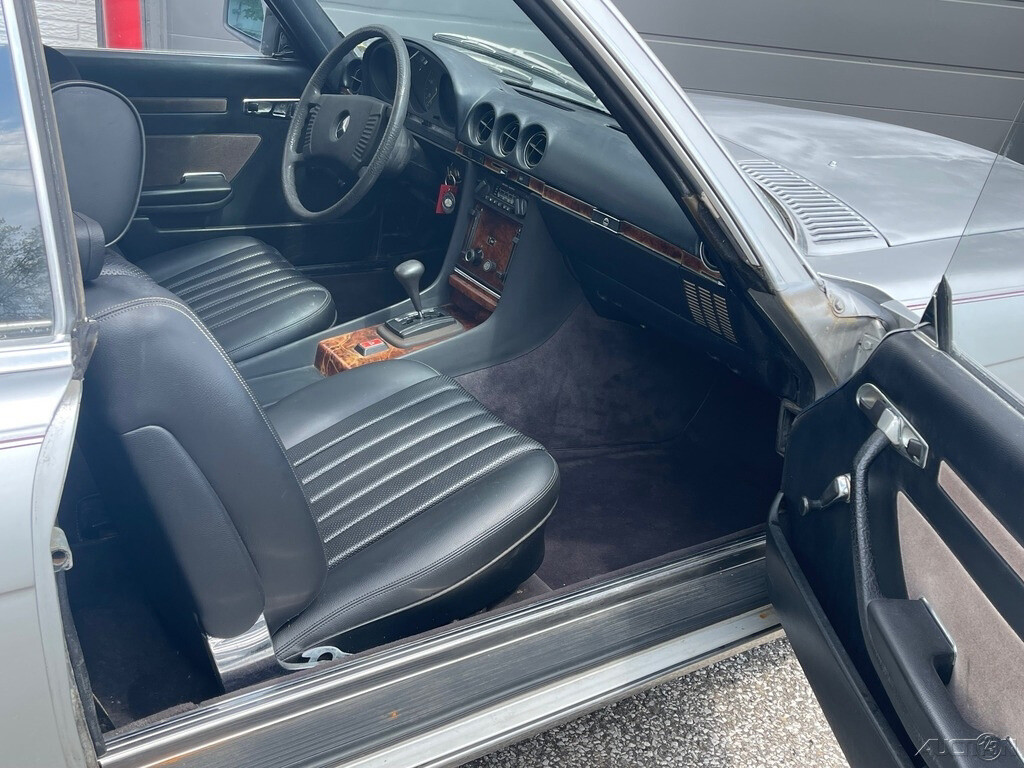 Mercedes-Benz-200-Series-1978-Coupe-17