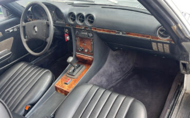 Mercedes-Benz-200-Series-1978-Coupe-18