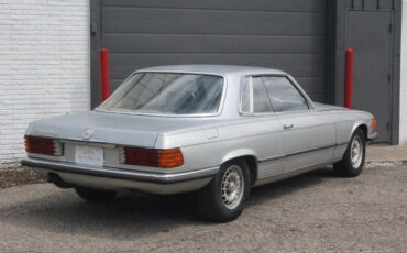 Mercedes-Benz-200-Series-1978-Coupe-2