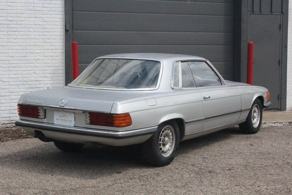 Mercedes-Benz-200-Series-1978-Coupe-2