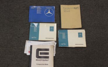 Mercedes-Benz-200-Series-1978-Coupe-25