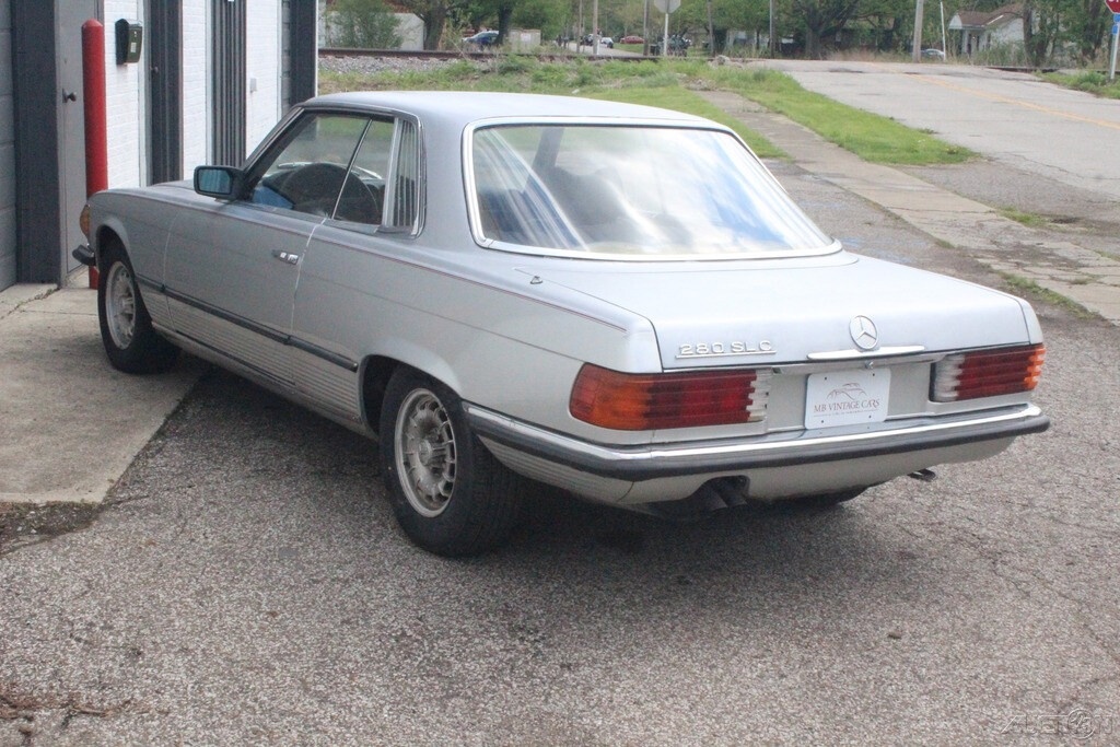 Mercedes-Benz-200-Series-1978-Coupe-3