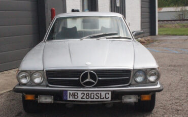 Mercedes-Benz-200-Series-1978-Coupe-4