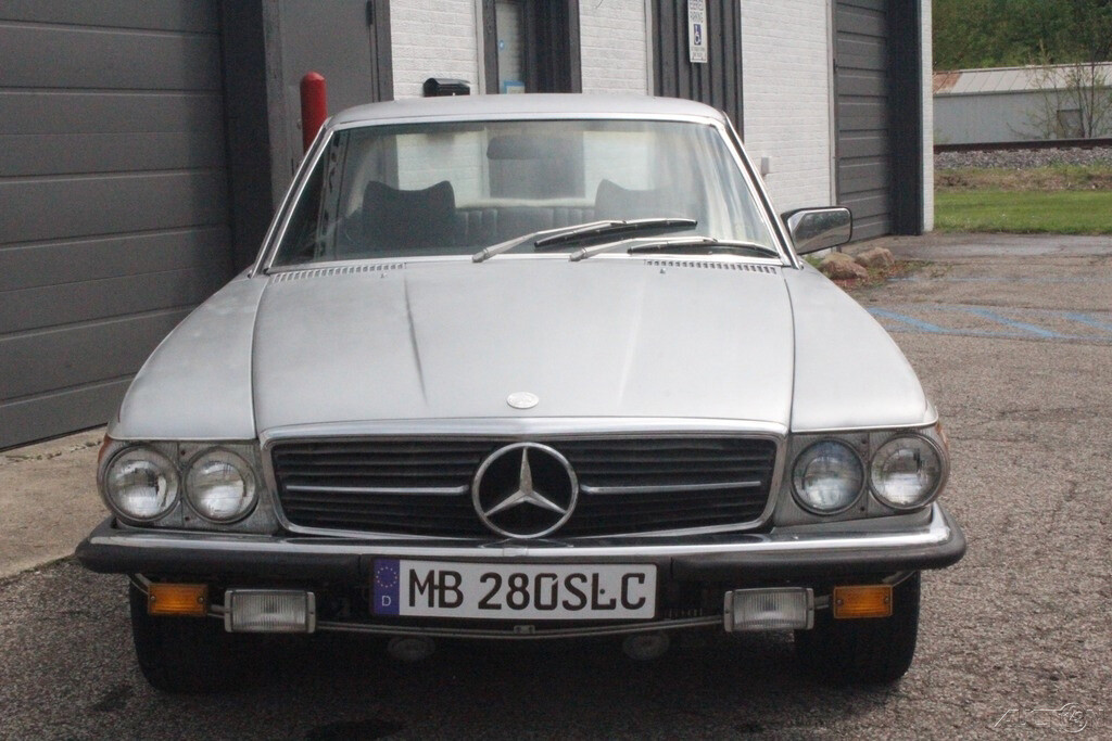 Mercedes-Benz-200-Series-1978-Coupe-4