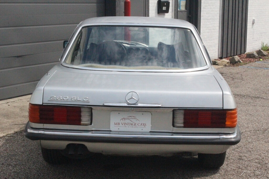 Mercedes-Benz-200-Series-1978-Coupe-5