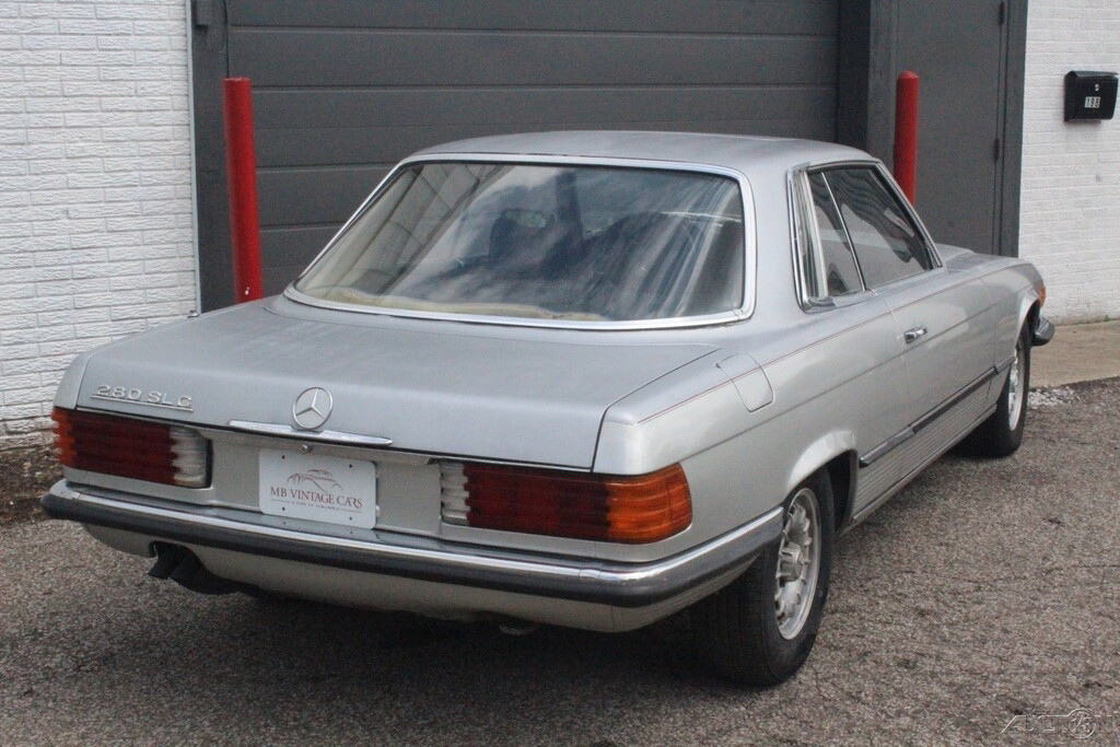 Mercedes-Benz-200-Series-1978-Coupe-6