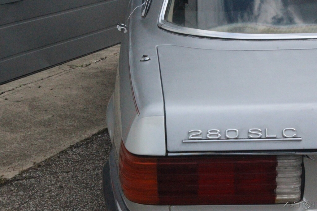 Mercedes-Benz-200-Series-1978-Coupe-8