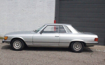Mercedes-Benz-200-Series-1978-Coupe-9