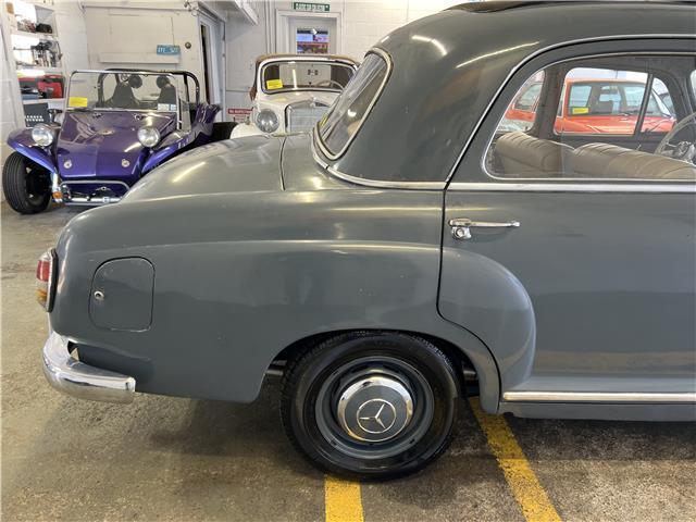 Mercedes-Benz-219-Ponton-Webasto-1959-13