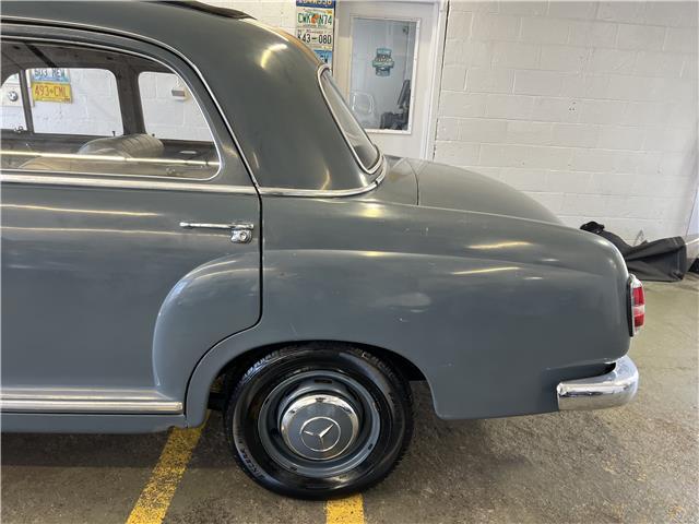 Mercedes-Benz-219-Ponton-Webasto-1959-7