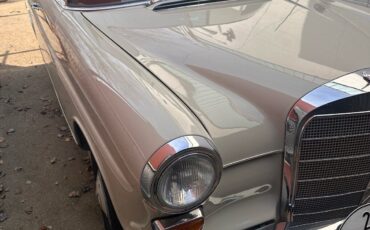 Mercedes-Benz-230-1966-1