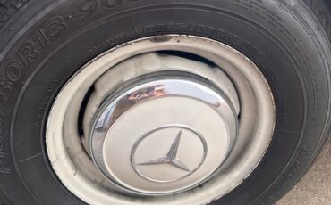 Mercedes-Benz-230-1966-11