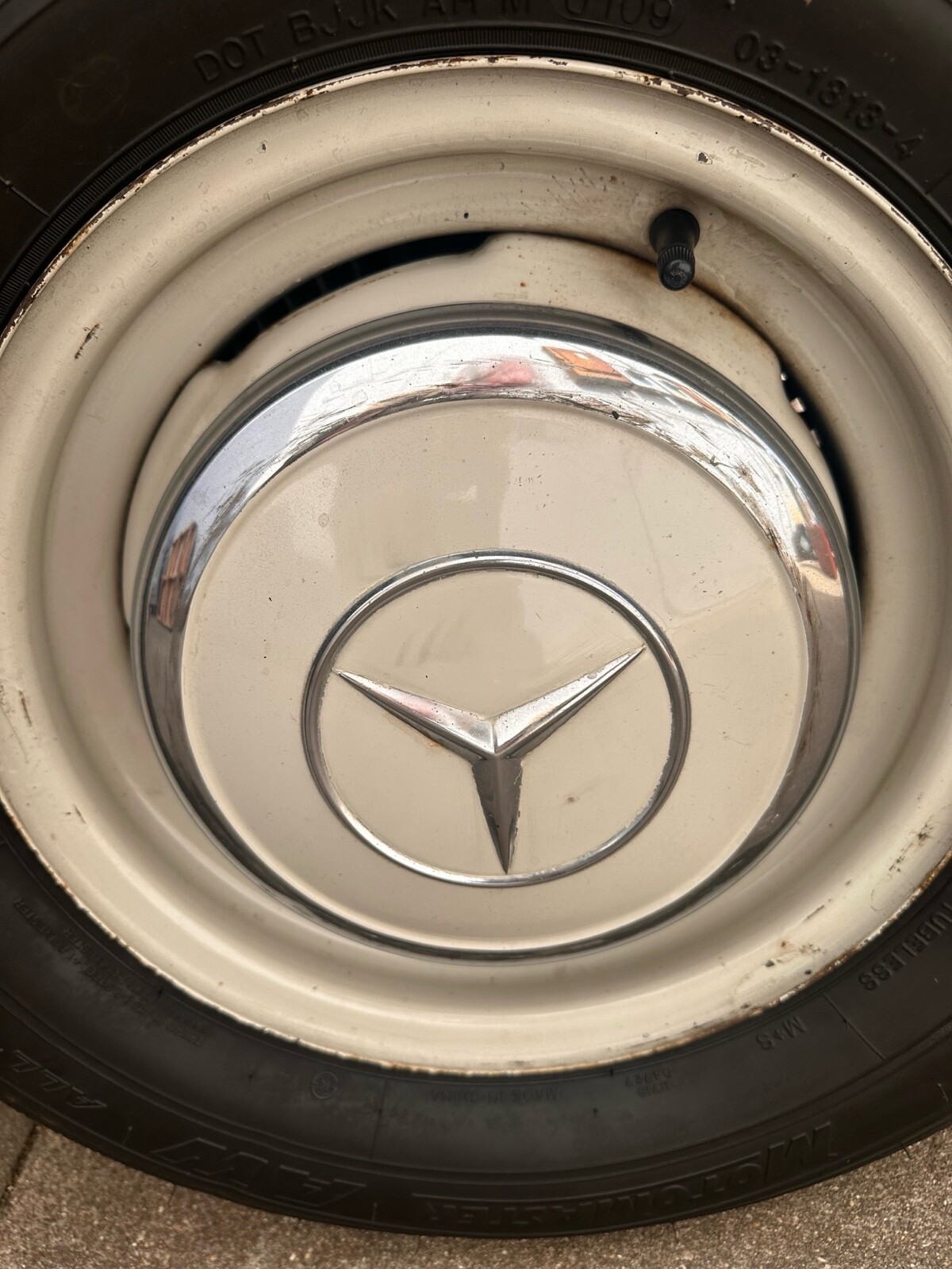 Mercedes-Benz-230-1966-13