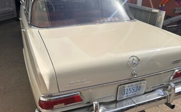 Mercedes-Benz-230-1966-2