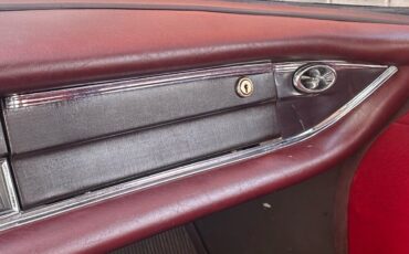 Mercedes-Benz-230-1966-25