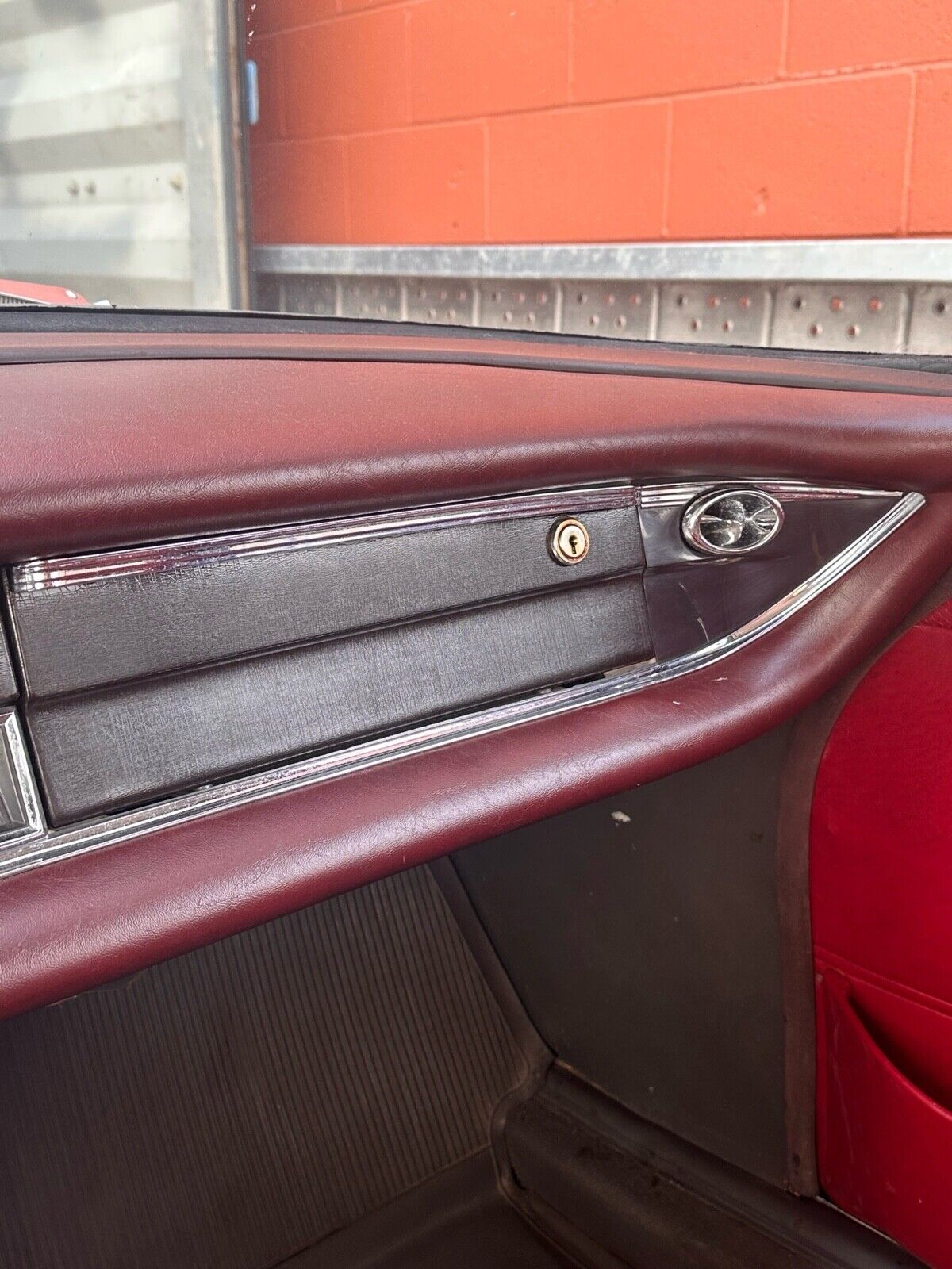 Mercedes-Benz-230-1966-25