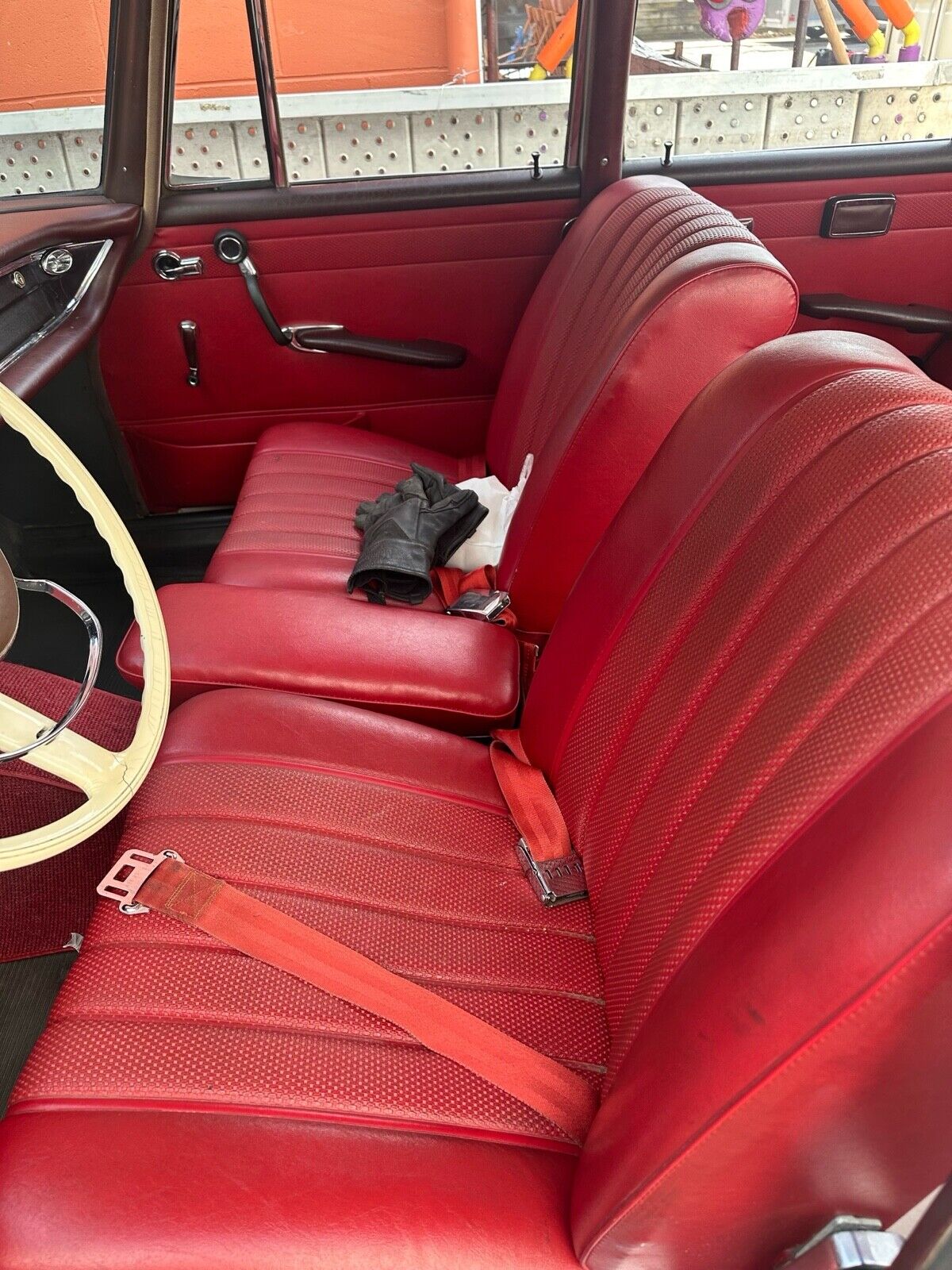 Mercedes-Benz-230-1966-27
