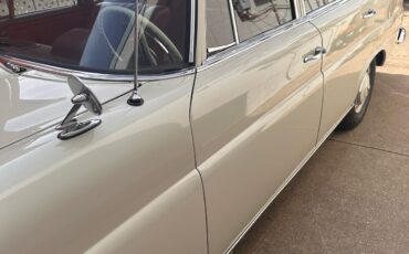 Mercedes-Benz-230-1966-3