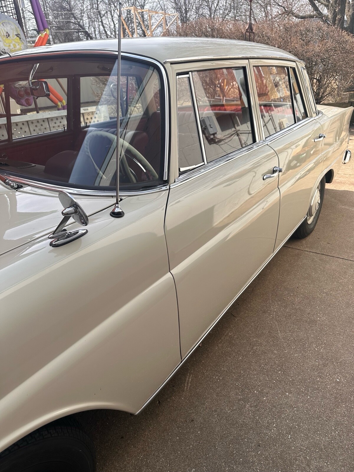 Mercedes-Benz-230-1966-3