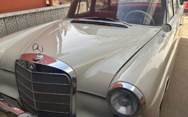 Mercedes-Benz-230-1966