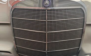 Mercedes-Benz-230-1966-4