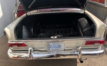 Mercedes-Benz-230-1966-9