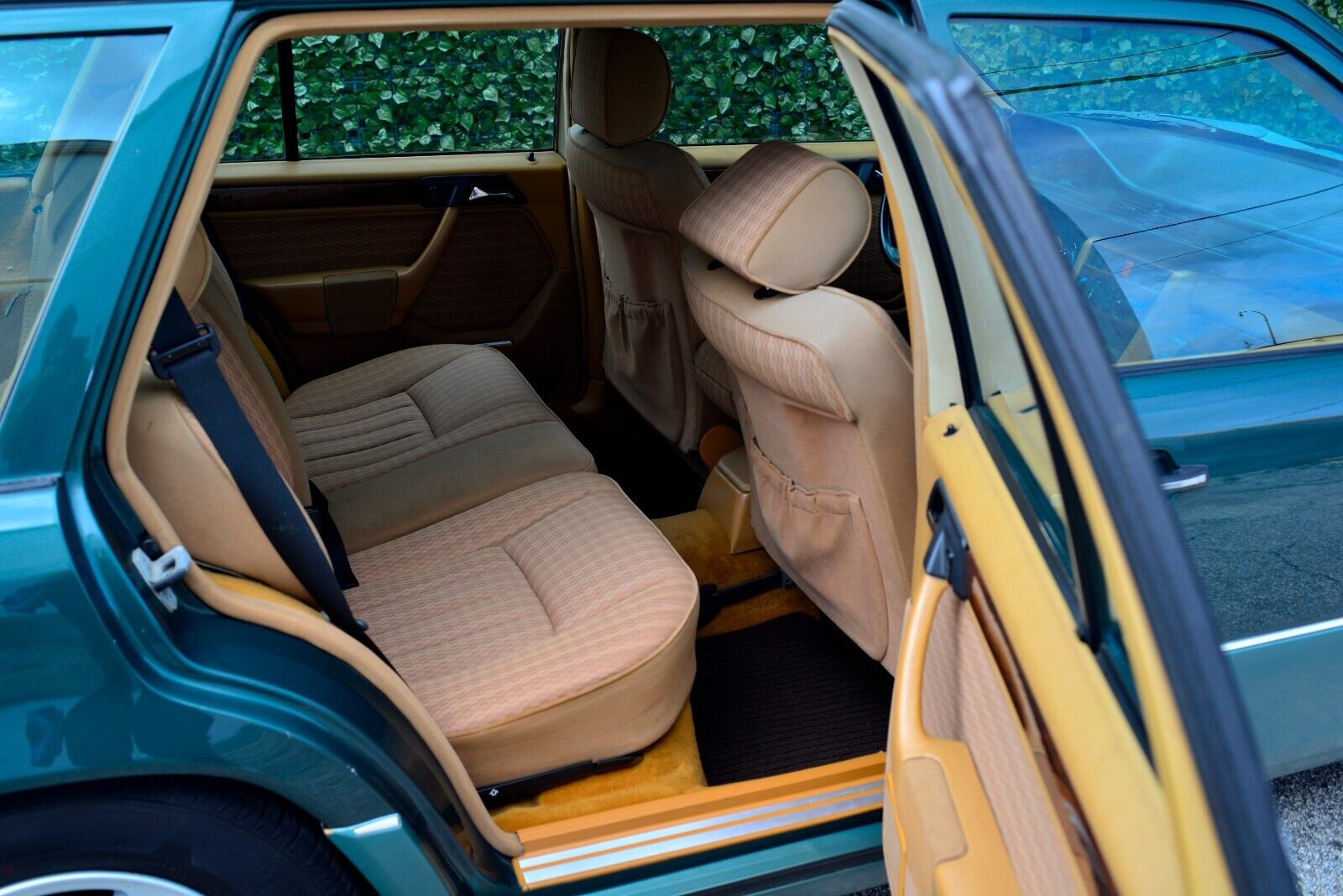 Mercedes-Benz-230-TE-1990-Wagon-12