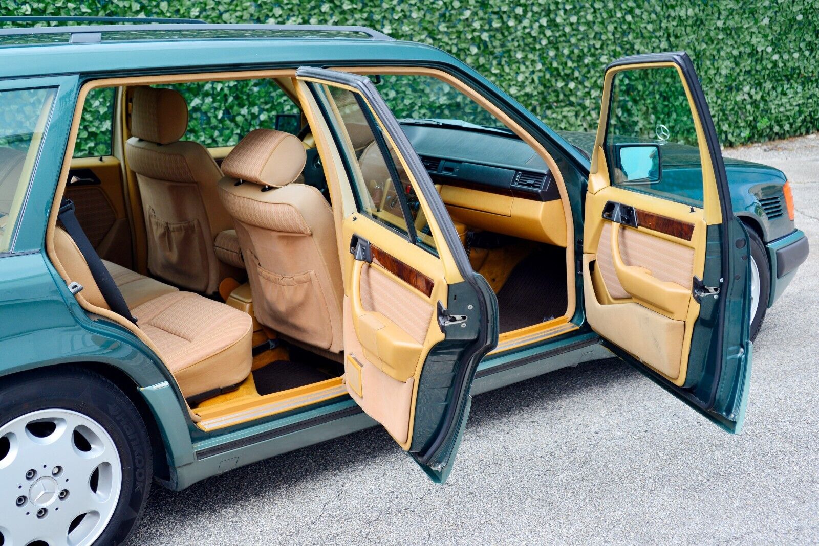 Mercedes-Benz-230-TE-1990-Wagon-14