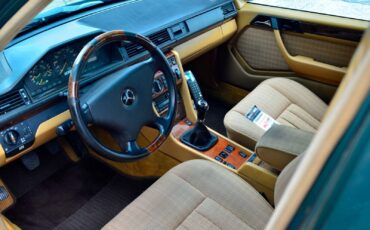 Mercedes-Benz-230-TE-1990-Wagon-16
