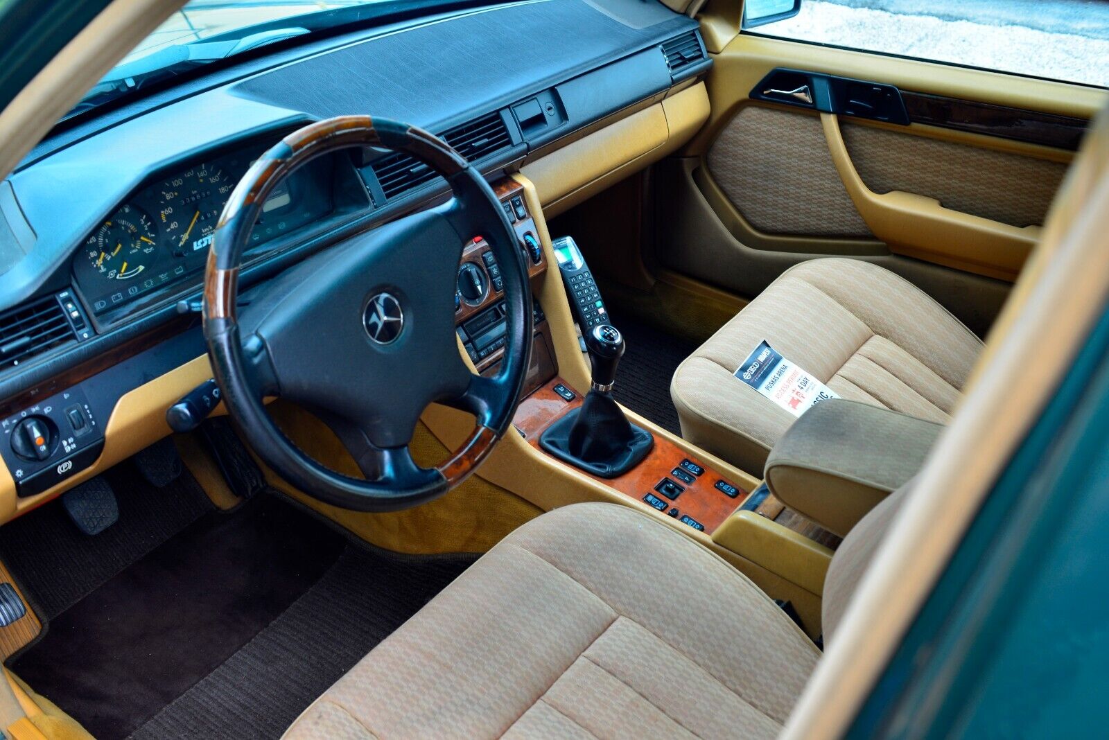 Mercedes-Benz-230-TE-1990-Wagon-16