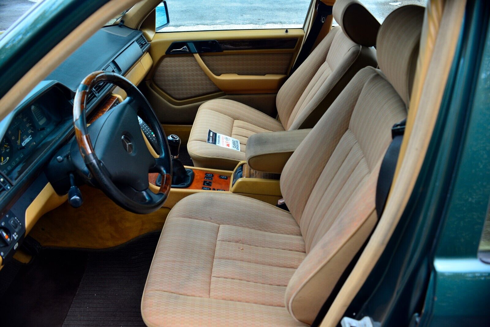 Mercedes-Benz-230-TE-1990-Wagon-18