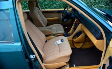 Mercedes-Benz-230-TE-1990-Wagon-21